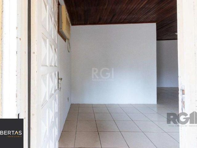 Casa / Sobrado para Venda em Porto Alegre/RS Vila Nova 3 Quartos