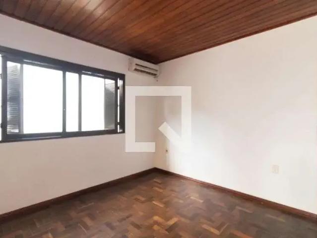 Casa / Sobrado para Venda em Porto Alegre/RS Vila Nova 3 Quartos
