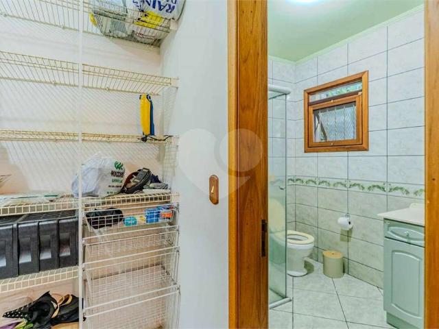 Casa / Sobrado para Venda em Porto Alegre/RS Vila Nova 3 Quartos