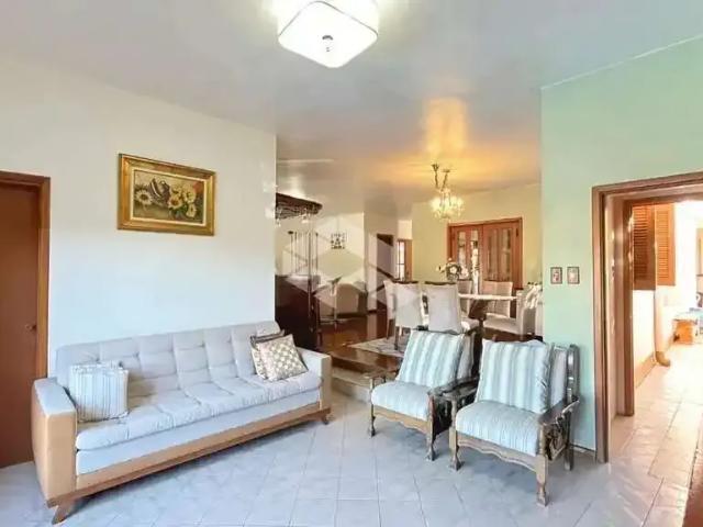 Casa / Sobrado para Venda em Porto Alegre/RS Vila Nova 4 Quartos
