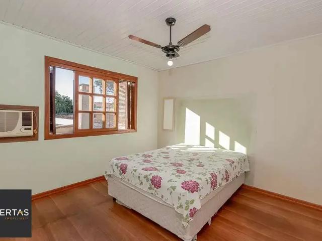 Casa / Sobrado para Venda em Porto Alegre/RS Vila Nova 4 Quartos