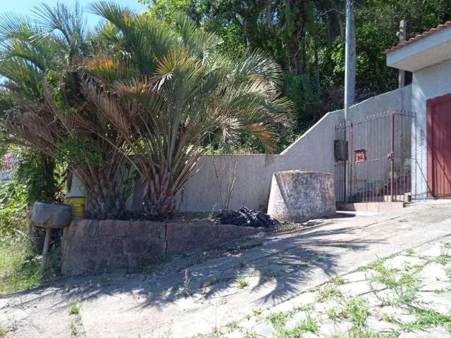 Casa / Sobrado para Venda em Porto Alegre/RS Vila Nova 4 Quartos