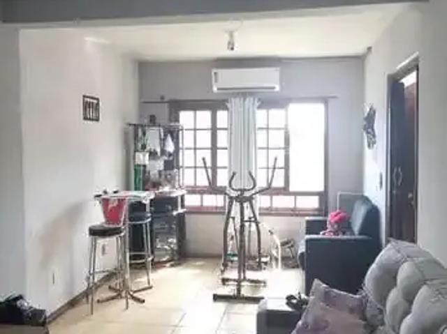 Casa / Sobrado para Venda em Porto Alegre/RS Vila Nova 4 Quartos