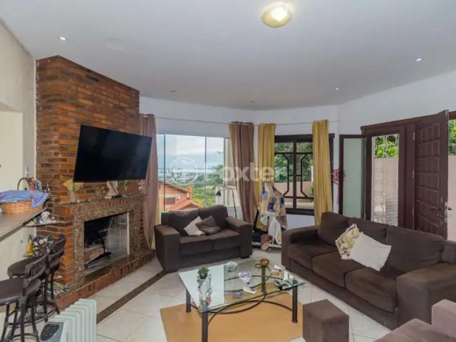 Casa / Sobrado para Venda em Porto Alegre/RS Vila Nova 5 Quartos