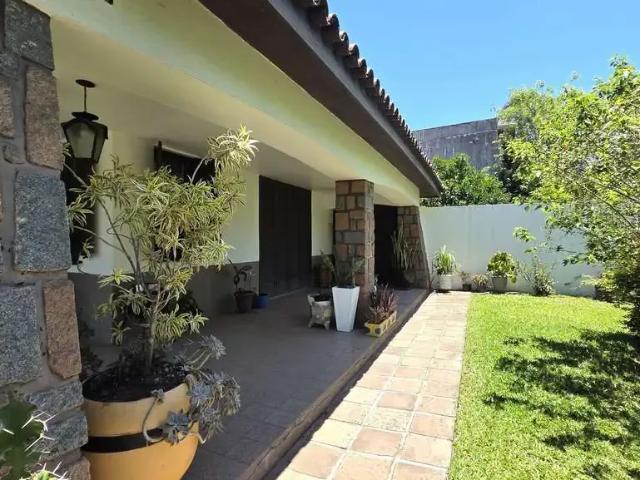 Casa / Sobrado para Venda em Porto Alegre/RS Vila Assunção 4 Quartos