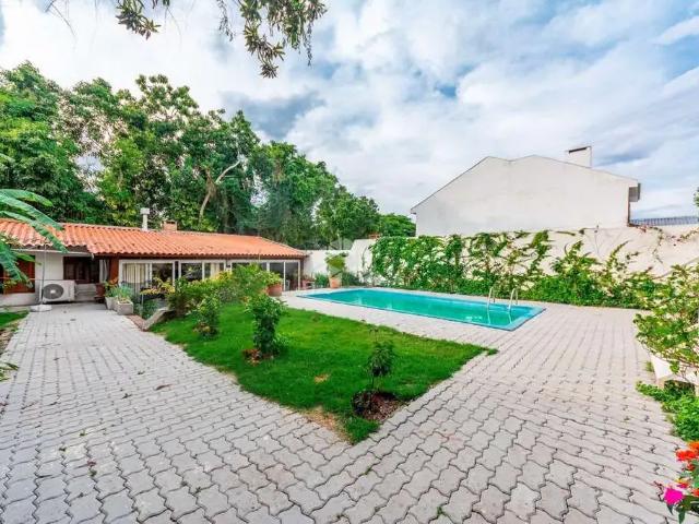 Casa / Sobrado para Venda em Porto Alegre/RS Vila Assunção 4 Quartos