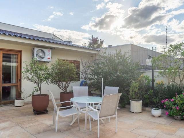 Casa / Sobrado para Venda em Porto Alegre/RS Vila Assunção 5 Quartos