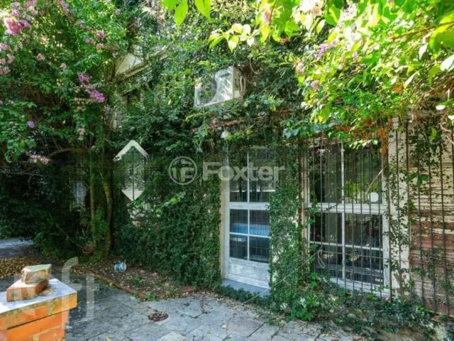 Casa / Sobrado para Venda em Porto Alegre/RS Vila Conceição 4 Quartos