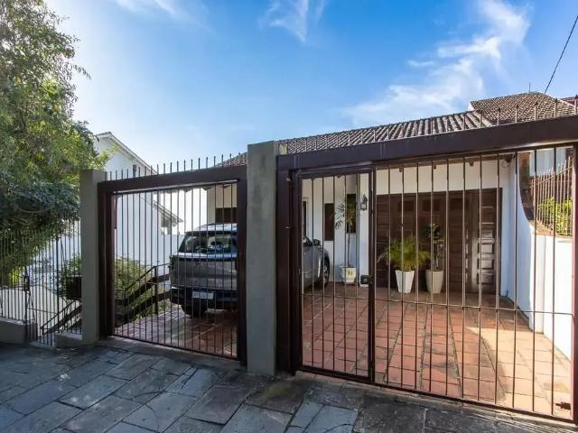 Casa / Sobrado para Venda em Porto Alegre/RS Vila Conceição 5 Quartos