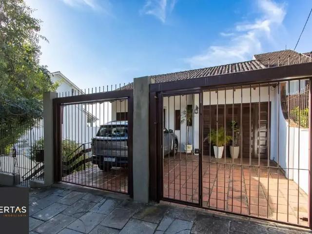 Casa / Sobrado para Venda em Porto Alegre/RS Vila Conceição 5 Quartos