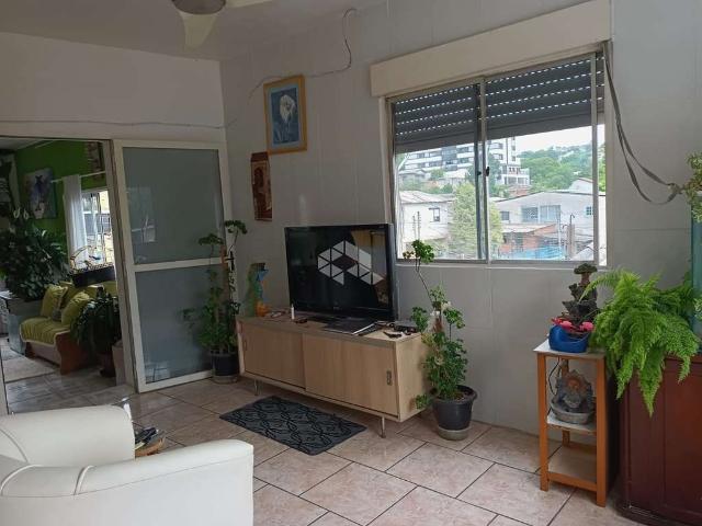 Casa / Sobrado para Venda em Porto Alegre/RS Vila Ipiranga 2 Quartos