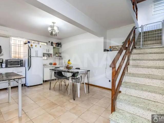 Casa / Sobrado para Venda em Porto Alegre/RS Vila Ipiranga 3 Quartos