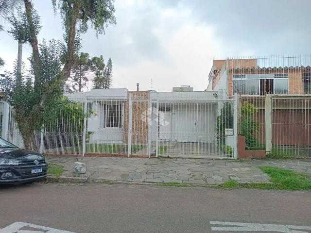 Casa / Sobrado para Venda em Porto Alegre/RS Vila Ipiranga 3 Quartos