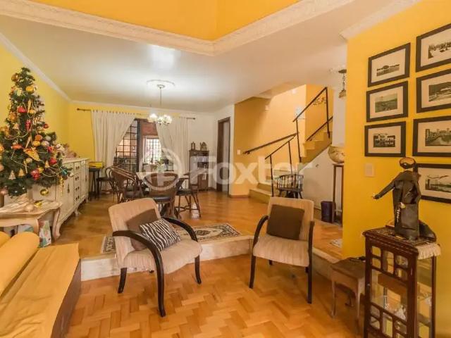 Casa / Sobrado para Venda em Porto Alegre/RS Vila Ipiranga 3 Quartos