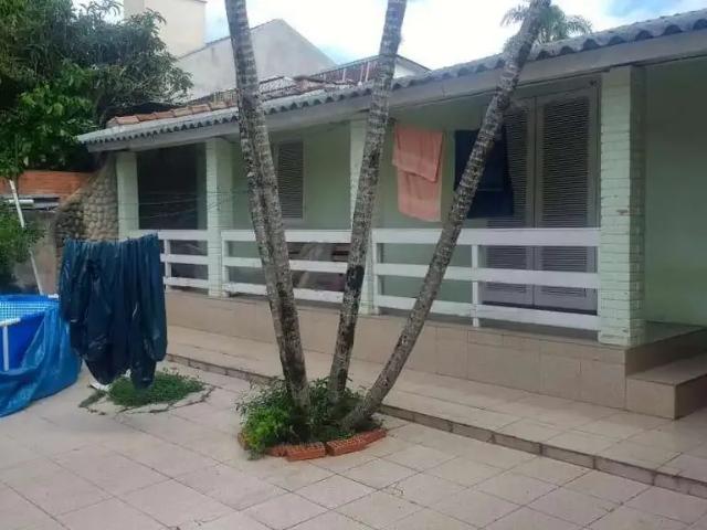 Casa / Sobrado para Venda em Porto Alegre/RS Vila Ipiranga 3 Quartos