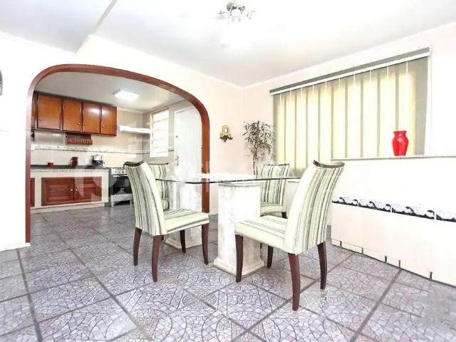 Casa / Sobrado para Venda em Porto Alegre/RS Vila Ipiranga 3 Quartos