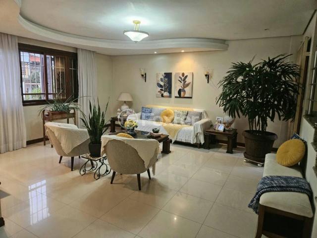 Casa / Sobrado para Venda em Porto Alegre/RS Vila Ipiranga 4 Quartos