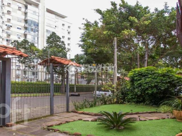 Casa / Sobrado para Venda em Porto Alegre/RS Vila Ipiranga 4 Quartos