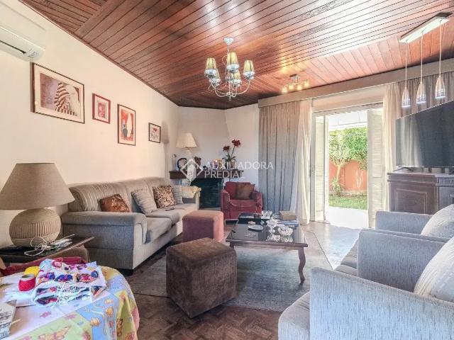 Casa / Sobrado para Venda em Porto Alegre/RS Vila Ipiranga 4 Quartos
