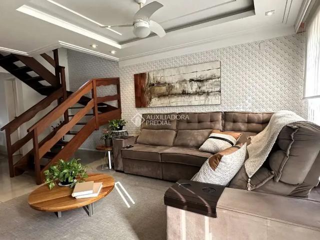 Casa / Sobrado para Venda em Porto Alegre/RS Vila Ipiranga 4 Quartos