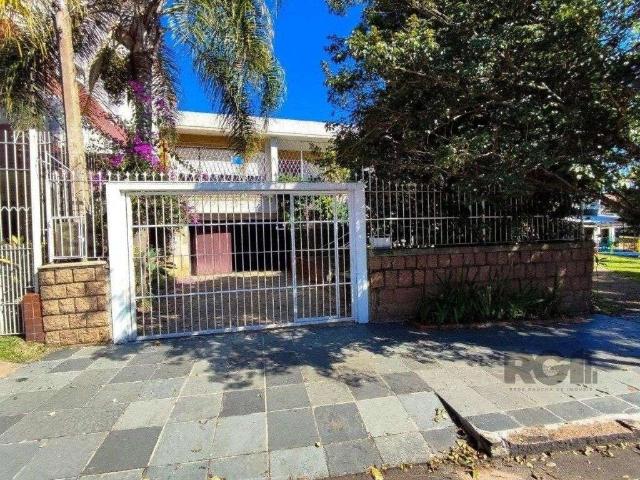 Casa / Sobrado para Venda em Porto Alegre/RS Vila Ipiranga 4 Quartos