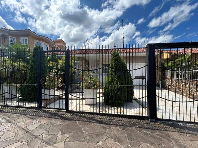 Casa / Sobrado para Venda em Porto Alegre/RS Vila Ipiranga 5 Quartos