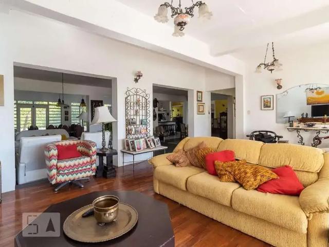 Casa / Sobrado para Venda em Porto Alegre/RS Vila Jardim 5 Quartos