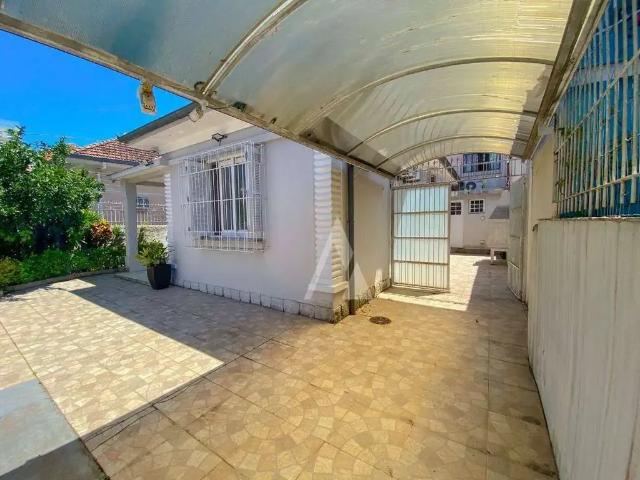 Casa / Sobrado para Venda em Porto Alegre/RS Azenha 3 Quartos