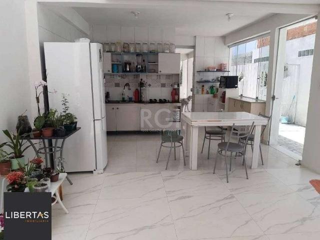 Casa / Sobrado para Venda em Porto Alegre/RS Azenha 3 Quartos