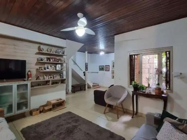 Casa / Sobrado para Venda em Porto Alegre/RS Azenha 4 Quartos