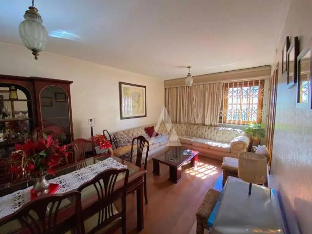 Casa / Sobrado para Venda em Porto Alegre/RS Azenha 6 Quartos