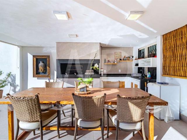 Casa / Sobrado para Venda em Porto Alegre/RS Boa Vista 4 Quartos