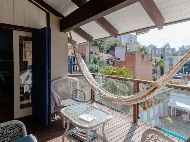 Casa / Sobrado para Venda em Porto Alegre/RS Boa Vista 6 Quartos