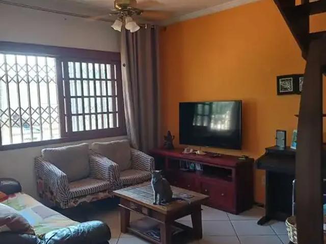 Casa / Sobrado para Venda em Porto Alegre/RS Camaquã 3 Quartos