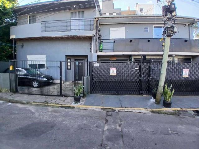 Casa / Sobrado para Venda em Porto Alegre/RS Camaquã 3 Quartos