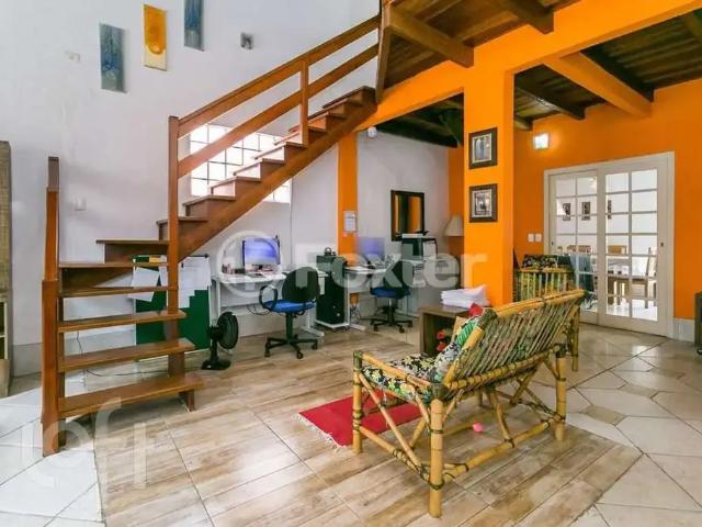 Casa / Sobrado para Venda em Porto Alegre/RS Camaquã 3 Quartos