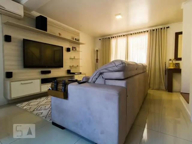 Casa / Sobrado para Venda em Porto Alegre/RS Camaquã 3 Quartos