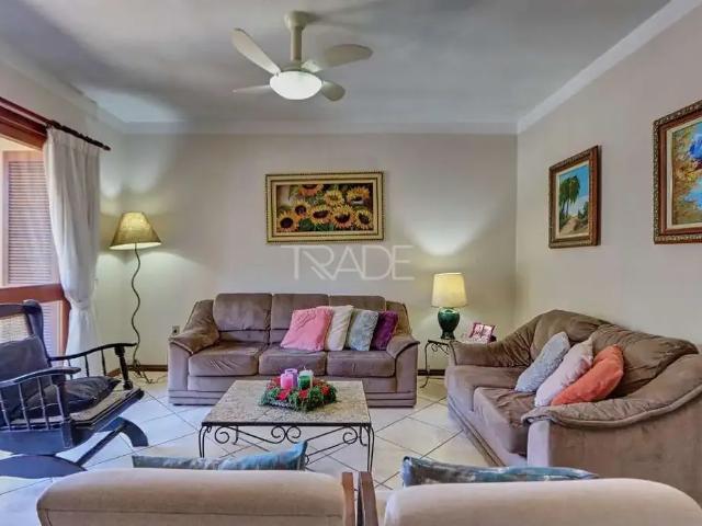 Casa / Sobrado para Venda em Porto Alegre/RS Camaquã 3 Quartos