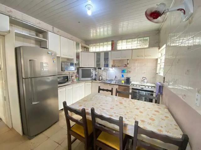 Casa / Sobrado para Venda em Porto Alegre/RS Camaquã 3 Quartos