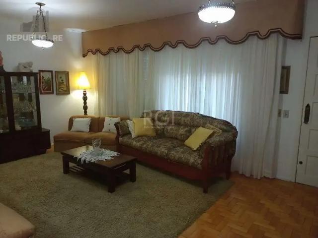 Casa / Sobrado para Venda em Porto Alegre/RS Camaquã 3 Quartos
