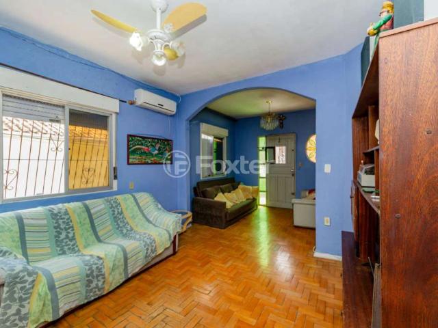 Casa / Sobrado para Venda em Porto Alegre/RS Camaquã 2 Quartos