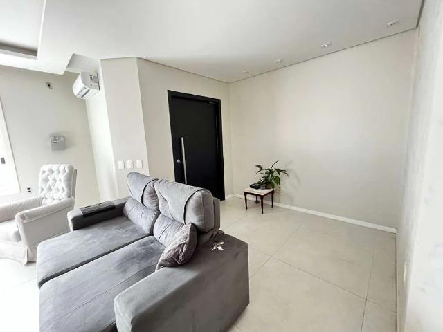 Casa / Sobrado para Venda em Porto Alegre/RS Camaquã 4 Quartos