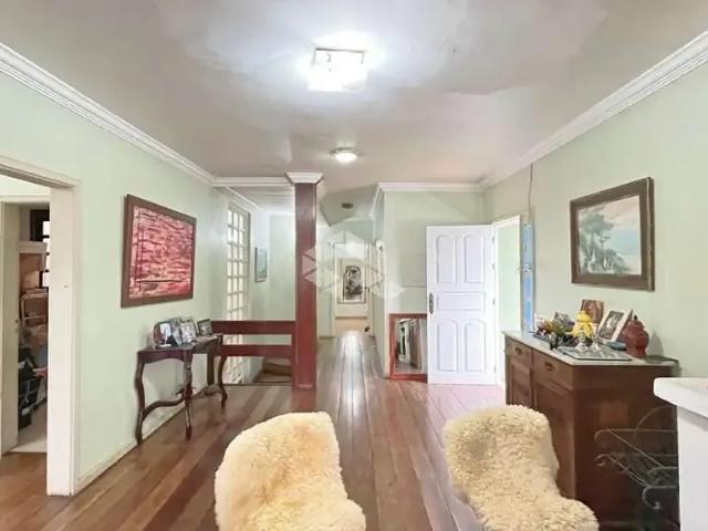 Casa / Sobrado para Venda em Porto Alegre/RS Camaquã 4 Quartos