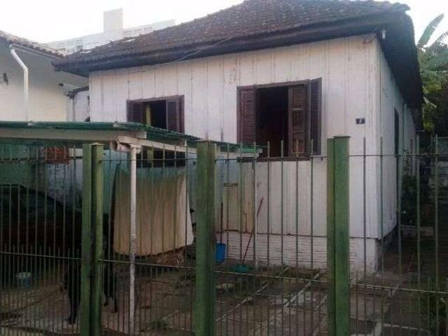 Casa / Sobrado para Venda em Porto Alegre/RS Camaquã 4 Quartos