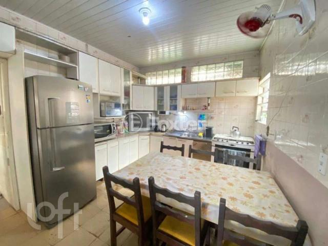Casa / Sobrado para Venda em Porto Alegre/RS Camaquã 5 Quartos