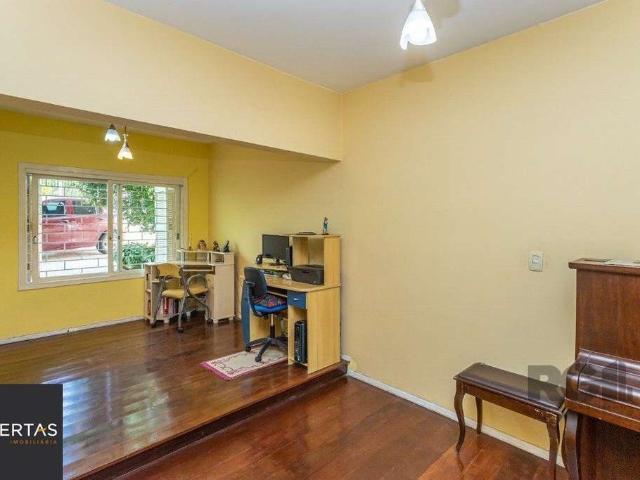 Casa / Sobrado para Venda em Porto Alegre/RS Cascata 3 Quartos