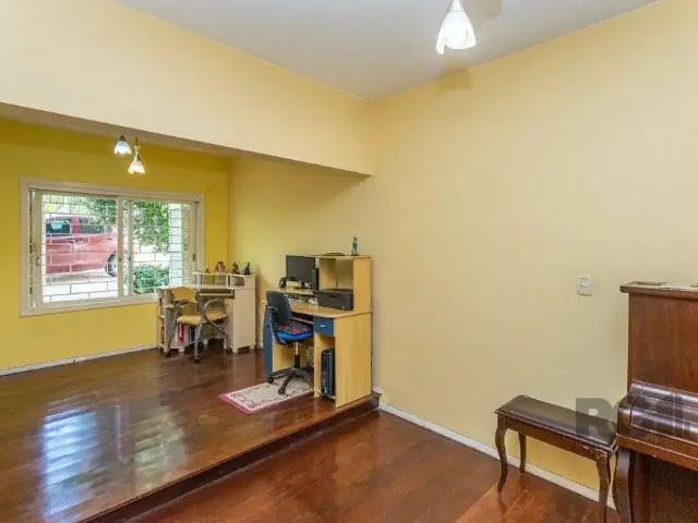 Casa / Sobrado para Venda em Porto Alegre/RS Cascata 3 Quartos