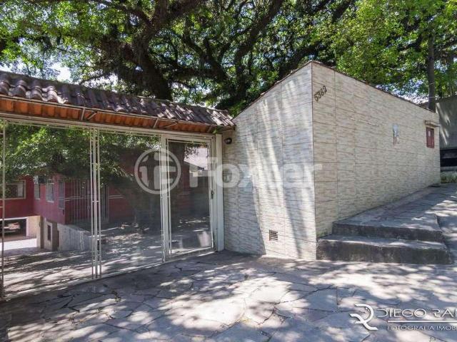 Casa / Sobrado para Venda em Porto Alegre/RS Cascata 4 Quartos