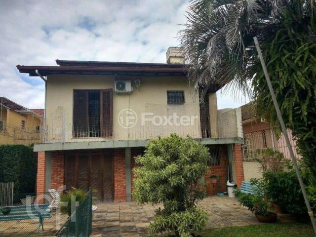 Casa / Sobrado para Venda em Porto Alegre/RS Cascata 4 Quartos