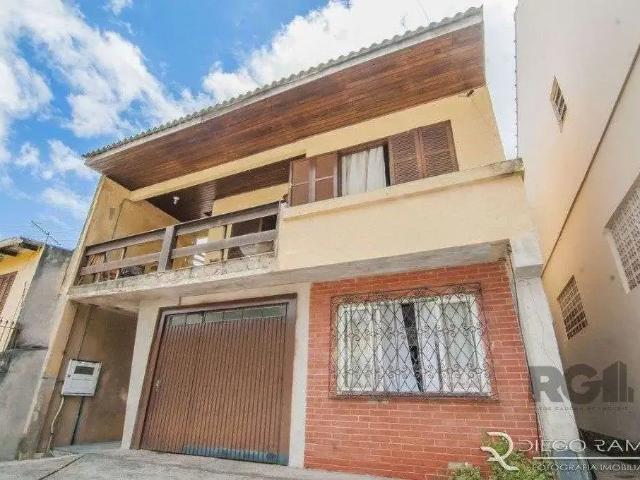 Casa / Sobrado para Venda em Porto Alegre/RS Cascata 4 Quartos